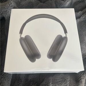 Apple Airpod Max Midnight Headphones in Dark Gray